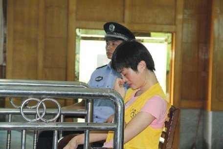 女会计10年贪挪1800万获死缓 被指贪财贪赌贪色