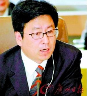 白岩松回应微博传言：从未因节目内容写过检查
