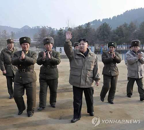 金正恩第二次视察军队 遵从父亲金正日遗训(图)