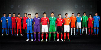 2012中超球衣发布郜林邵佳一领16队员亮相(图)